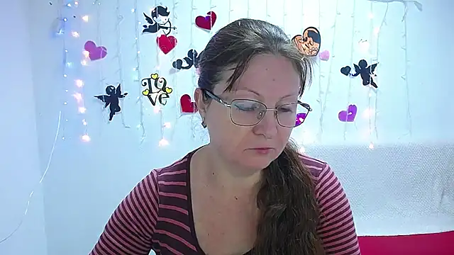 Snapshot of VanessaHotts chatting on 02-14-25, 06:45 VanessaHotts online show from 02-14-25, 06:45