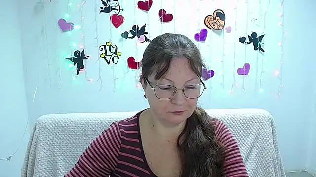 Snapshot of VanessaHotts chatting on 02-17-25, 06:31 VanessaHotts online show from 02-17-25, 06:31