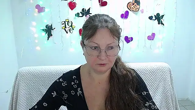 Snapshot of VanessaHotts chatting on 02-17-25, 12:38 VanessaHotts online show from 02-17-25, 12:38