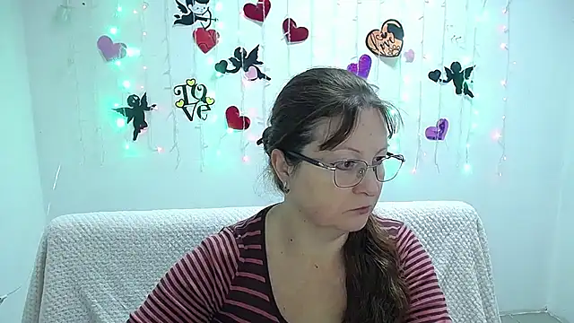 Snapshot of VanessaHotts chatting on 02-19-25, 06:00 VanessaHotts online show from 02-19-25, 06:00