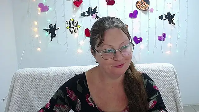 Snapshot of VanessaHotts chatting on 02-21-25, 03:21 VanessaHotts online show from 02-21-25, 03:21