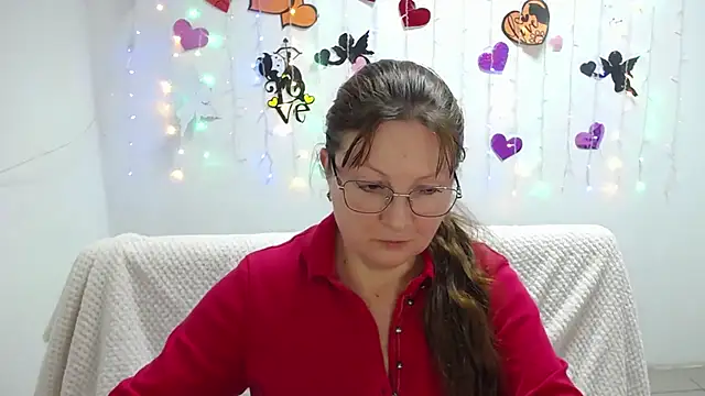 Snapshot of VanessaHotts chatting on 02-28-25, 12:42 VanessaHotts online show from 02-28-25, 12:42