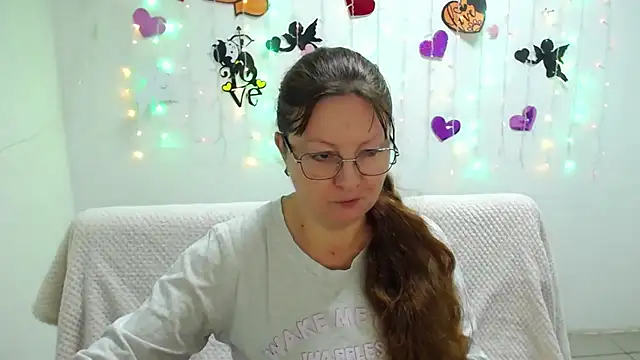 Snapshot of VanessaHotts chatting on 03-01-25, 06:24 VanessaHotts online show from 03-01-25, 06:24