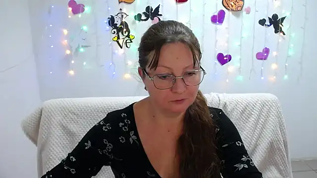Snapshot of VanessaHotts chatting on 03-01-25, 12:34 VanessaHotts online show from 03-01-25, 12:34
