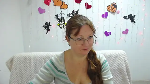 Snapshot of VanessaHotts chatting on 03-03-25, 06:04 VanessaHotts online show from 03-03-25, 06:04