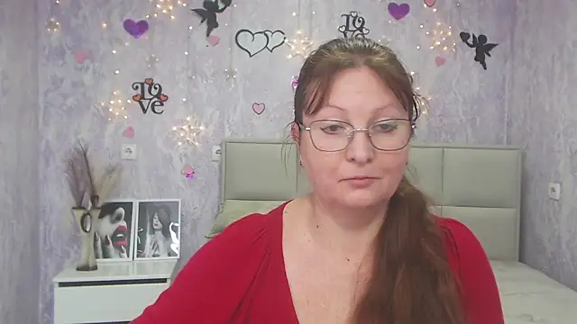 Snapshot of VanessaHotts chatting on 03-05-25, 12:22 VanessaHotts online show from 03-05-25, 12:22