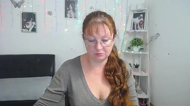 Snapshot of VanessaHotts chatting on 09-22-25, 04:58 VanessaHotts online show from 09-22-25, 04:58