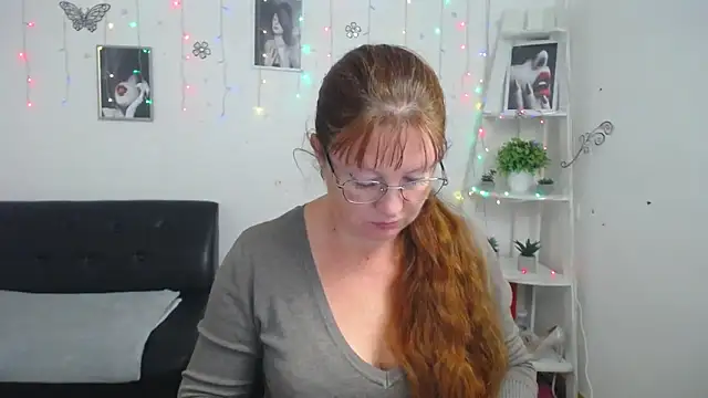 Snapshot of VanessaHotts chatting on 09-26-25, 05:00 VanessaHotts online show from 09-26-25, 05:00