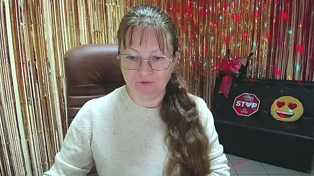 Snapshot of VanessaHotts chatting on 10-10-25, 05:06 VanessaHotts online show from 10-10-25, 05:06
