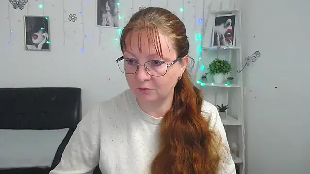 Snapshot of VanessaHotts chatting on 10-11-25, 05:17 VanessaHotts online show from 10-11-25, 05:17