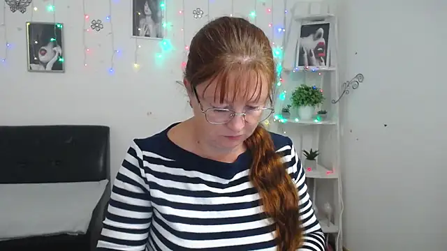Snapshot of VanessaHotts chatting on 10-13-25, 05:07 VanessaHotts online show from 10-13-25, 05:07