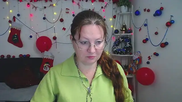 VanessaHotts online show from 12-17-25, 06:08