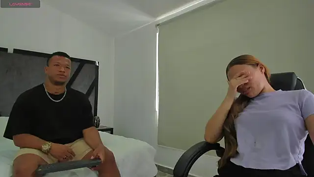 Snapshot of AnnieAndStefan chatting on 07-06-26, 02:47 AnnieAndStefan online show from 07-06-26, 02:47