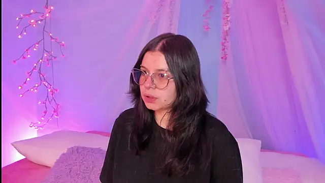 Snapshot of Mey_moon chatting on 07-10-26, 03:55 Mey moon online show from 07-10-26, 03:55
