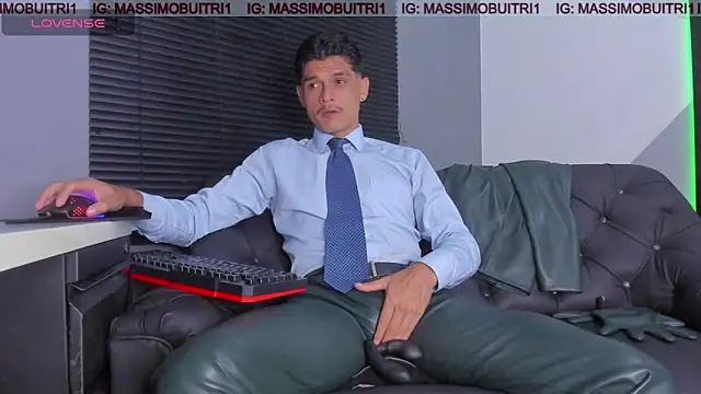 Snapshot of massimo_g chatting on 04-23-26, 01:51 massimo g online show from 04-23-26, 01:51