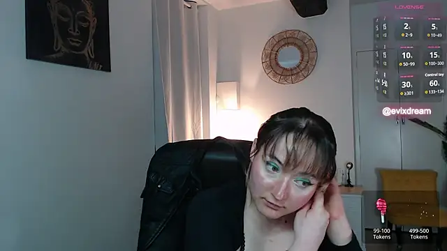 Crystal-dreamt online show from 04-17-26, 12:19