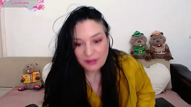 Snapshot of ElenaRose90 chatting on 06-04-26, 08:26 ElenaRose90 online show from 06-04-26, 08:26