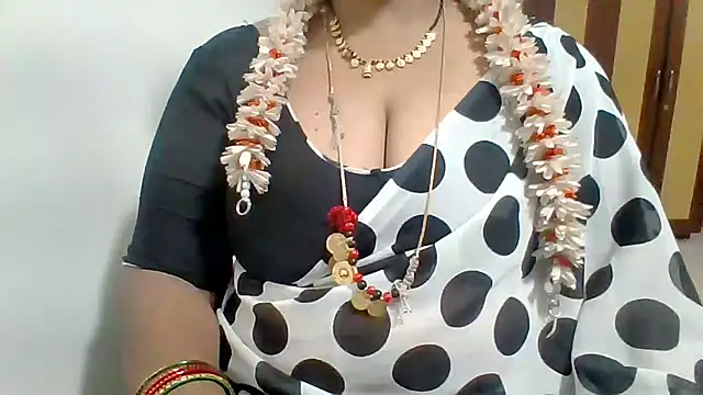 Snapshot of archanatelugu9 chatting on 07-06-26, 07:16 archanatelugu9 online show from 07-06-26, 07:16