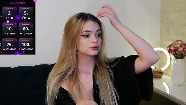 Snapshot of Kailynn_Moenn chatting on 12-02-24, 06:32 Kailynn Moenn online show from 12-02-24, 06:32