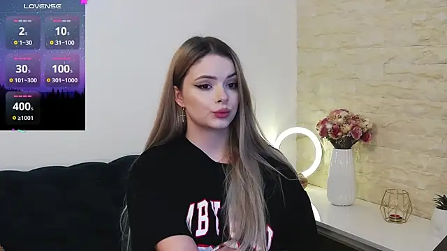 Snapshot of Kailynn_Moenn chatting on 12-11-24, 07:36 Kailynn Moenn online show from 12-11-24, 07:36