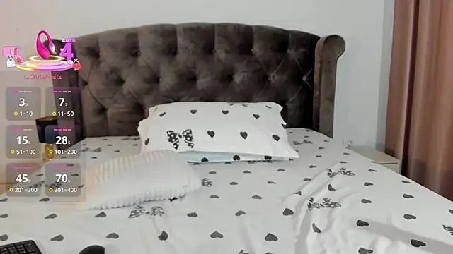 Snapshot of Kailynn_Moenn chatting on 09-20-25, 02:29 Kailynn Moenn online show from 09-20-25, 02:29