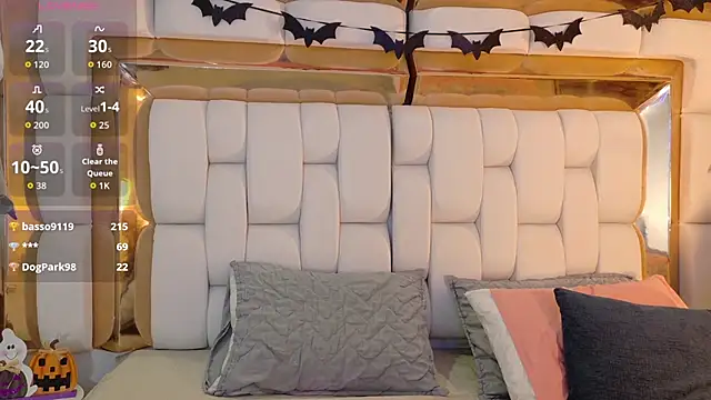 valkiria moore online show from 10-27-25, 08:13