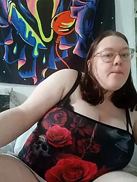 Sexycurvyemilyy online show from 04-09-26, 02:00