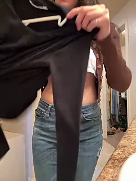 Natur4lBeautyb33 online show from 11-19-25, 10:43