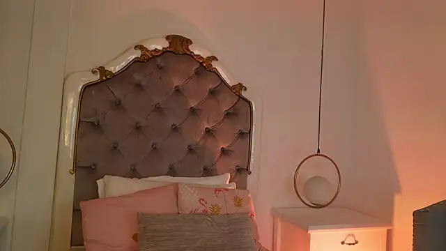 Victoria Watsson online show from 02-24-26, 01:31