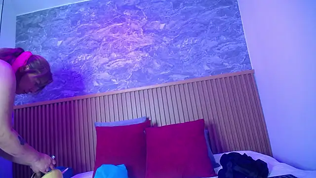 victoria  milf  online show from 09-12-25, 08:31