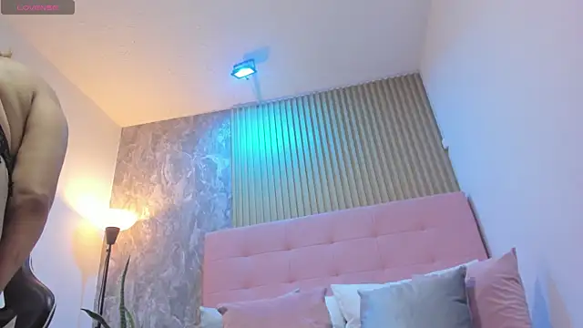 victoria  milf  online show from 12-03-25, 08:07