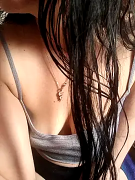 LissaThompsom online show from 12-13-24, 02:38