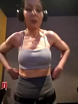 LissaThompsom online show from 12-19-25, 12:01