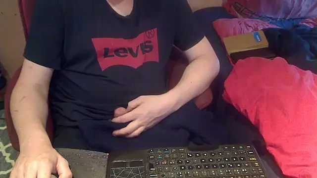Snapshot of ArmySweater chatting on 09-13-25, 04:07 ArmySweater online show from 09-13-25, 04:07