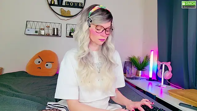 Snapshot of Kittychatte chatting on 01-21-25, 08:32 Kittychatte online show from 01-21-25, 08:32