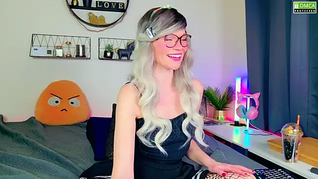 Snapshot of Kittychatte chatting on 01-22-25, 08:38 Kittychatte online show from 01-22-25, 08:38