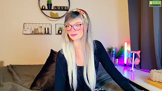 Snapshot of Kittychatte chatting on 02-04-25, 08:38 Kittychatte online show from 02-04-25, 08:38