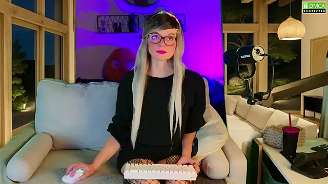 Snapshot of Kittychatte chatting on 10-07-25, 08:06 Kittychatte online show from 10-07-25, 08:06