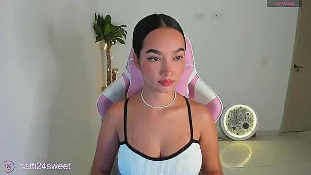 Snapshot of sharlotte_23 chatting on 06-25-26, 12:21 sharlotte 23 online show from 06-25-26, 12:21