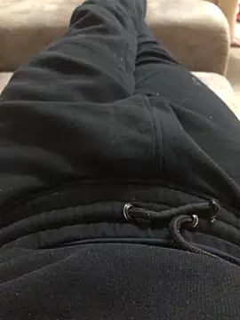 Snapshot of MoochedTape chatting on 12-04-24, 06:28 MoochedTape online show from 12-04-24, 06:28