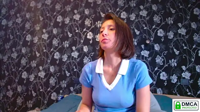 Snapshot of Sophi_Cute chatting on 06-23-26, 06:00 Sophi Cute online show from 06-23-26, 06:00