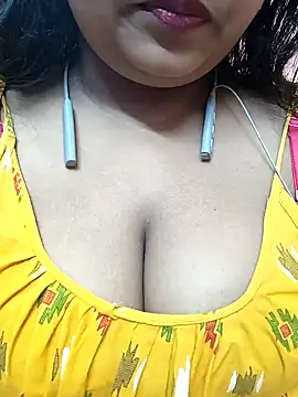 Snapshot of Sophiaboudi chatting on 01-10-25, 05:24 Sophiaboudi online show from 01-10-25, 05:24