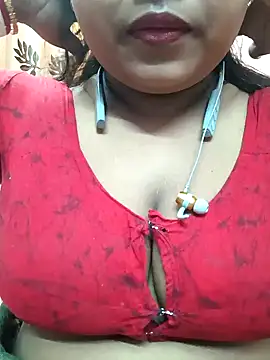 Snapshot of Sophiaboudi chatting on 01-11-25, 05:40 Sophiaboudi online show from 01-11-25, 05:40