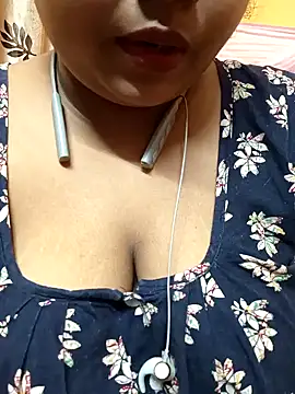 Snapshot of Sophiaboudi chatting on 02-02-25, 05:48 Sophiaboudi online show from 02-02-25, 05:48