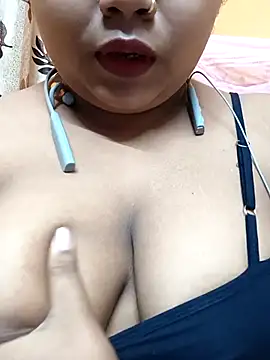 Snapshot of Sophiaboudi chatting on 02-12-25, 05:37 Sophiaboudi online show from 02-12-25, 05:37