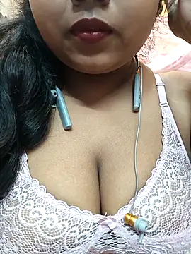 Snapshot of Sophiaboudi chatting on 02-14-25, 05:46 Sophiaboudi online show from 02-14-25, 05:46