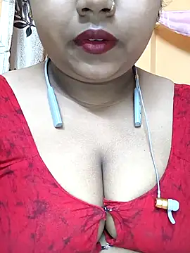 Snapshot of Sophiaboudi chatting on 02-15-25, 05:50 Sophiaboudi online show from 02-15-25, 05:50