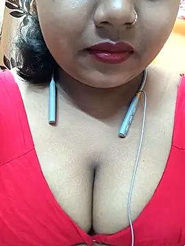 Snapshot of Sophiaboudi chatting on 02-19-25, 05:16 Sophiaboudi online show from 02-19-25, 05:16