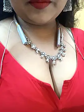 Snapshot of Sophiaboudi chatting on 09-25-25, 06:00 Sophiaboudi online show from 09-25-25, 06:00