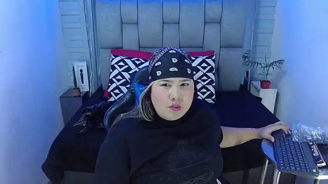 evelin zaens online show from 11-22-25, 04:22